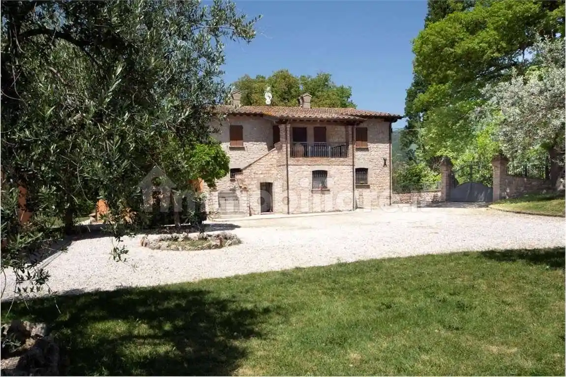 Rustico - Casale in vendita a Gualdo Tadino