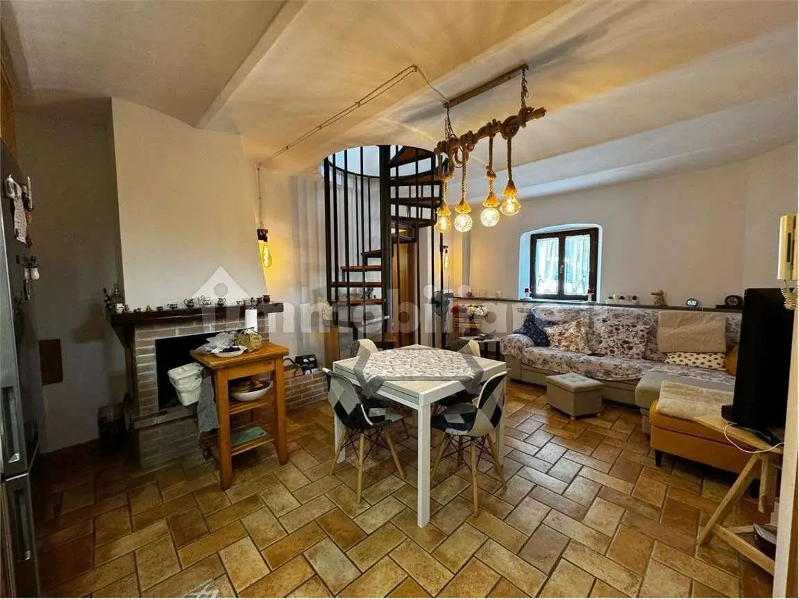 Casa indipendente in vendita a Fossato di Vico