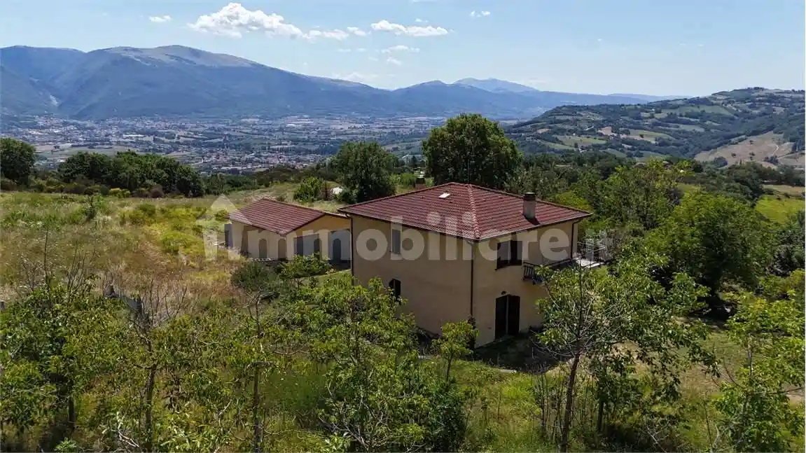 Villa in vendita a Gualdo Tadino
