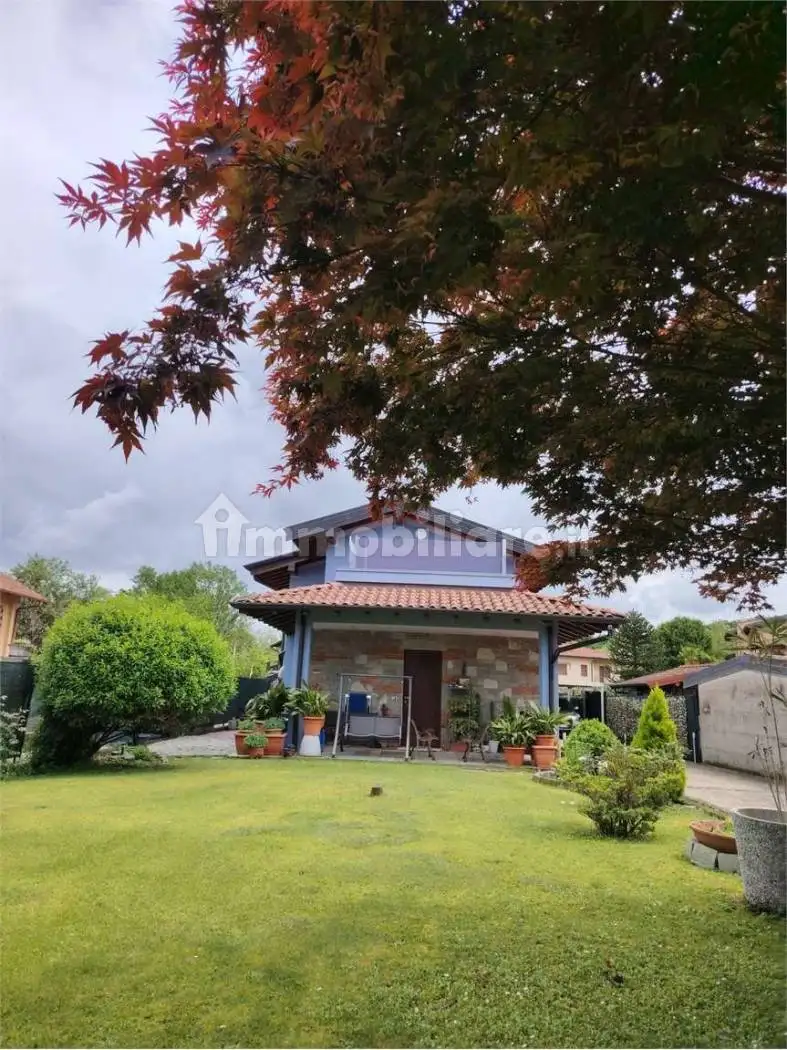 Villa in vendita a Sangiano