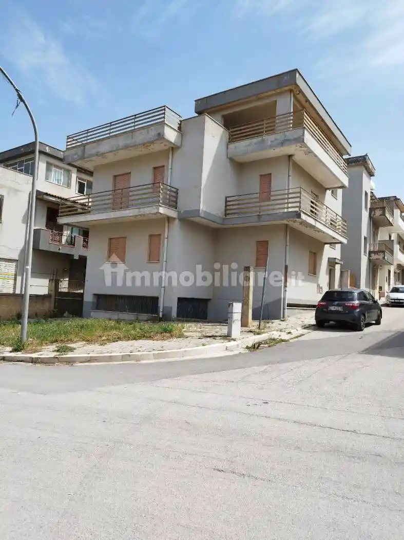 Palazzo - Edificio in vendita a Santa Margherita di Belice