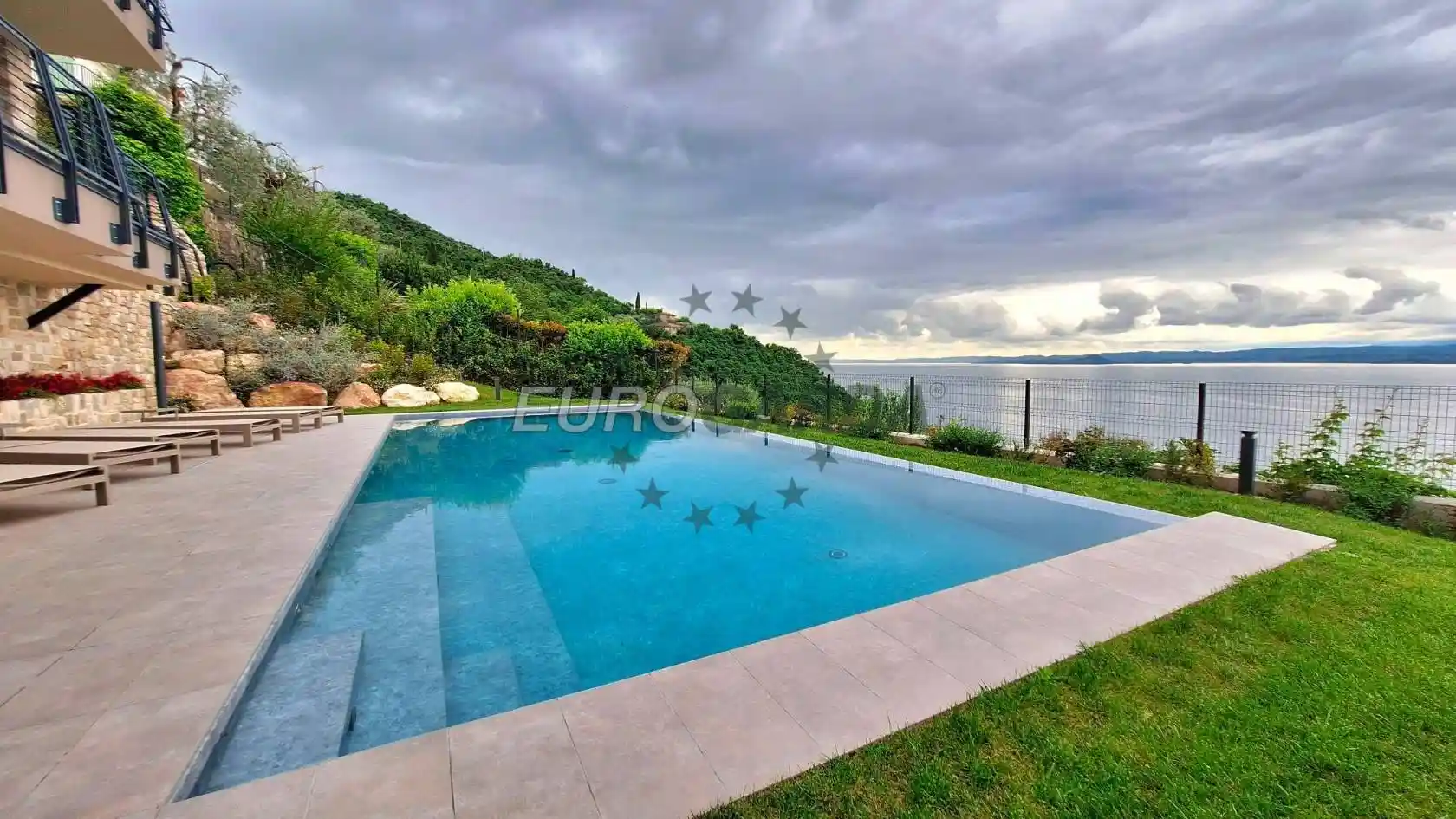 Appartamento in vendita a Torri del Benaco