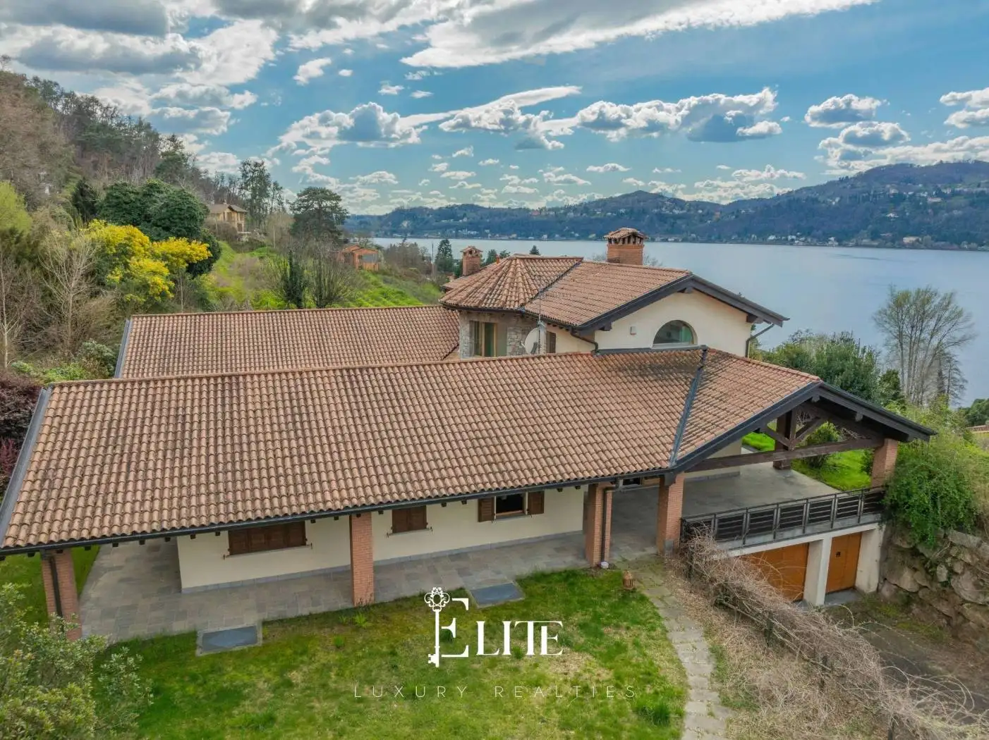 Villa in vendita a Ranco