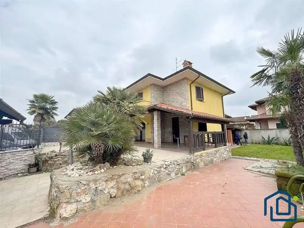 Villa in vendita a Ossona