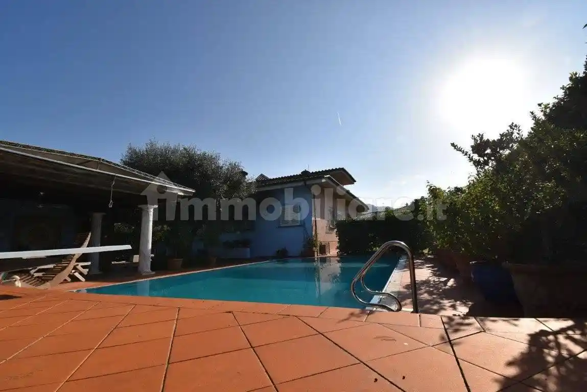 Villa in vendita a Seravezza