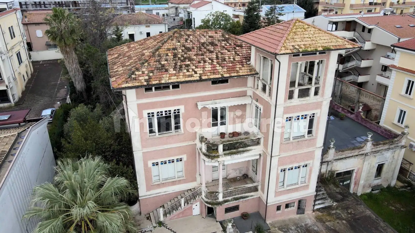 Palazzo - Edificio in vendita a Alba Adriatica