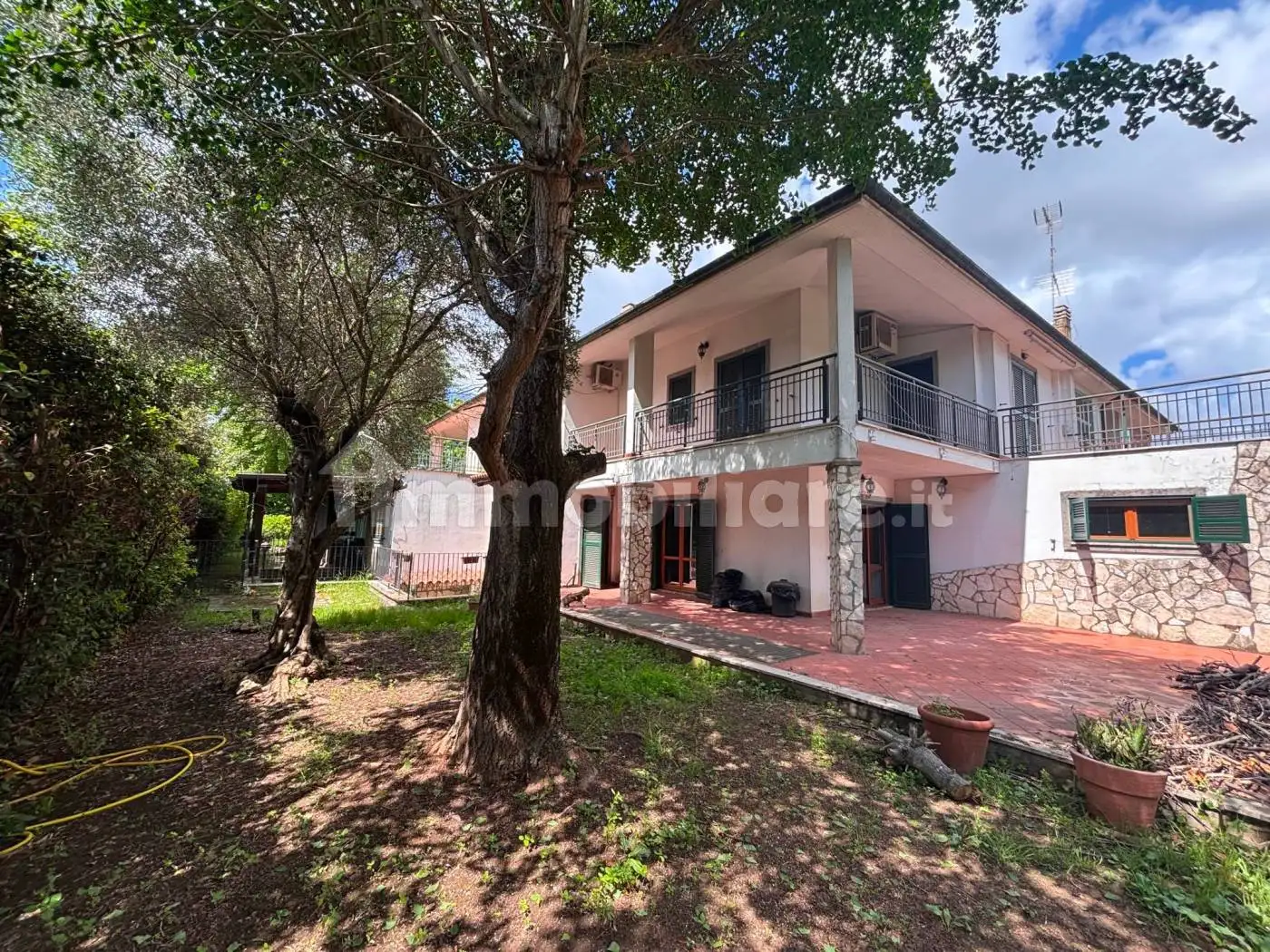 Villa bifamiliare in vendita a Roma