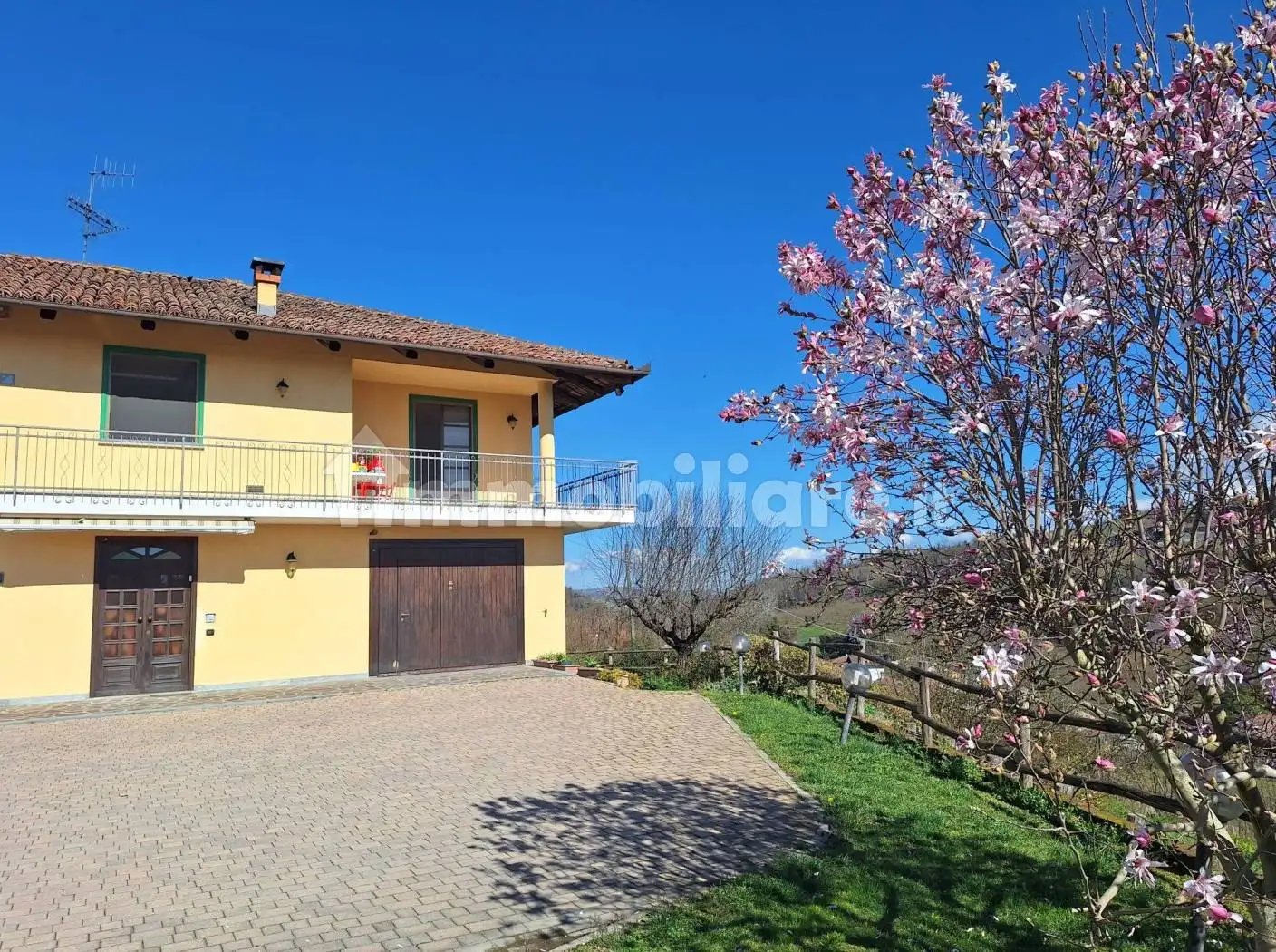 Villa in vendita a Monticello d'Alba