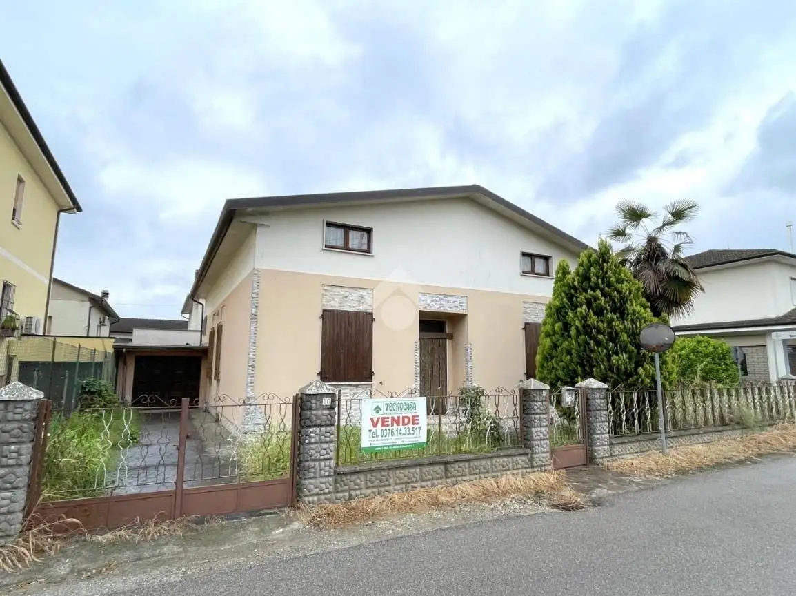 Villa in vendita a Canneto sull'Oglio