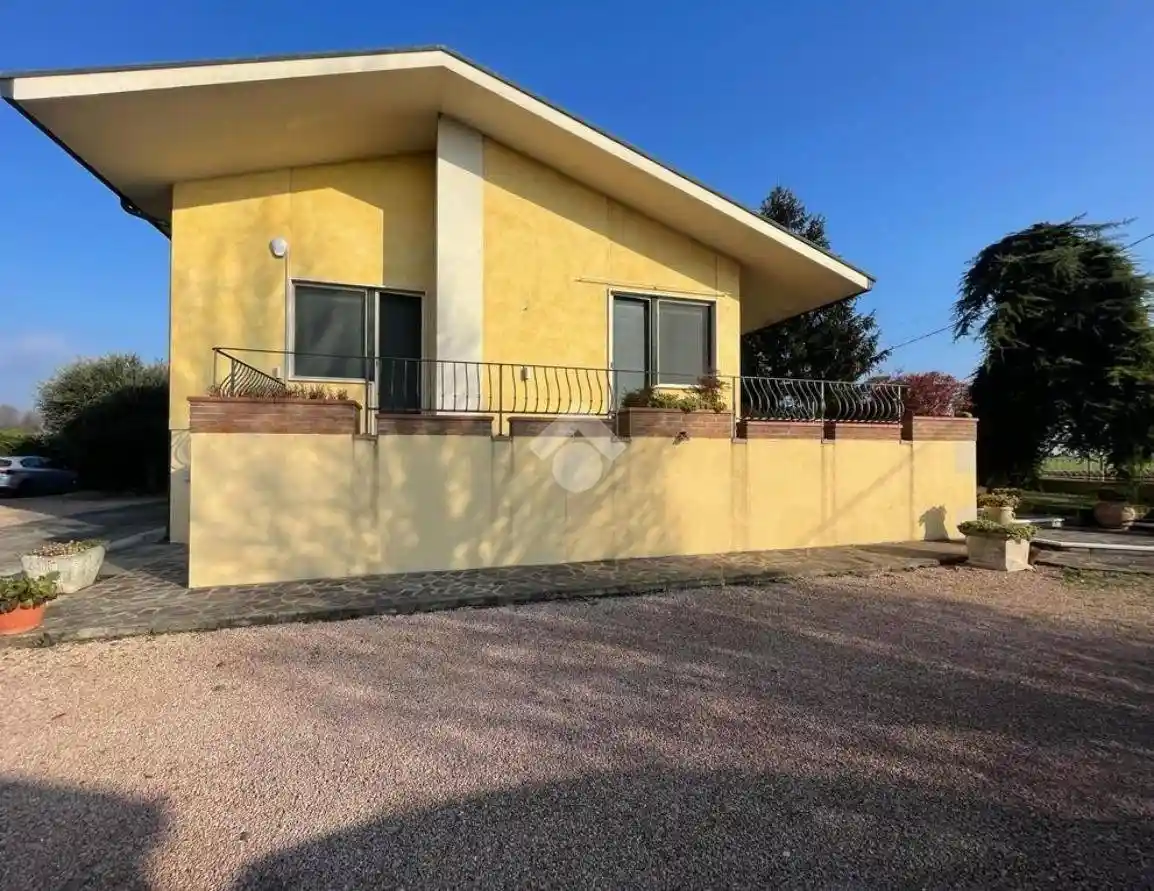 Villa in vendita a Castel d'Ario