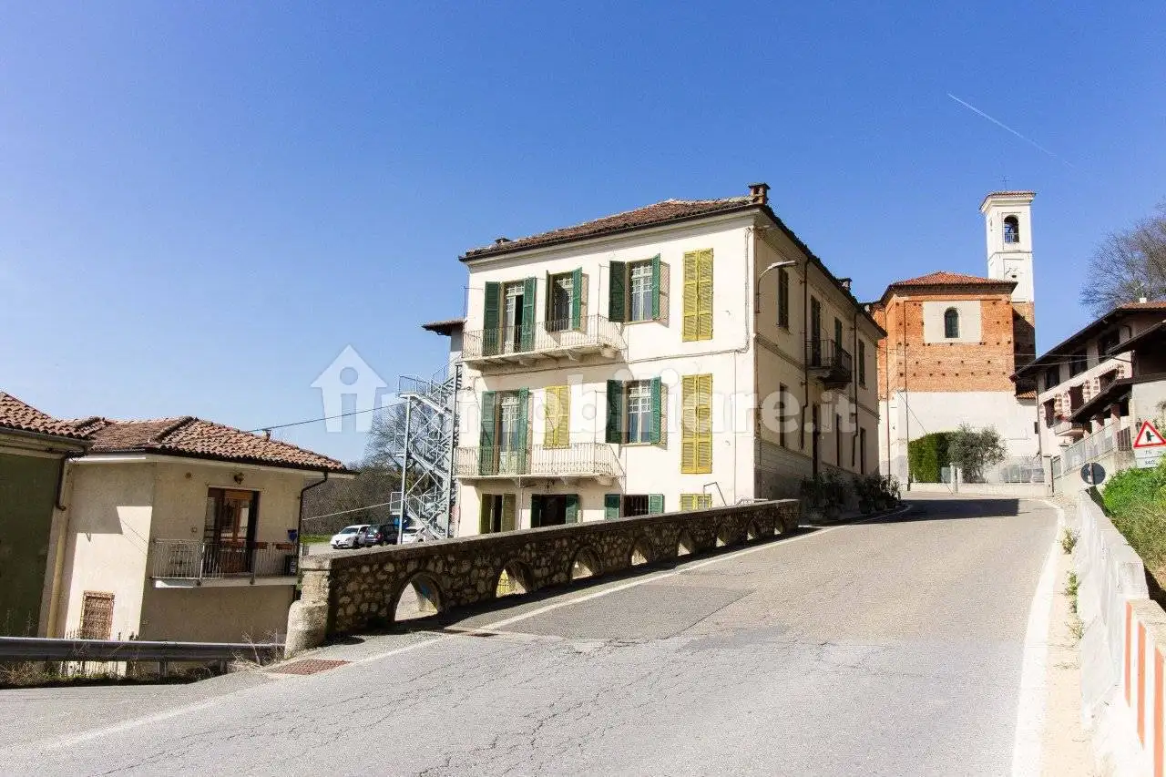 Palazzo - Edificio in vendita a Monteu Roero
