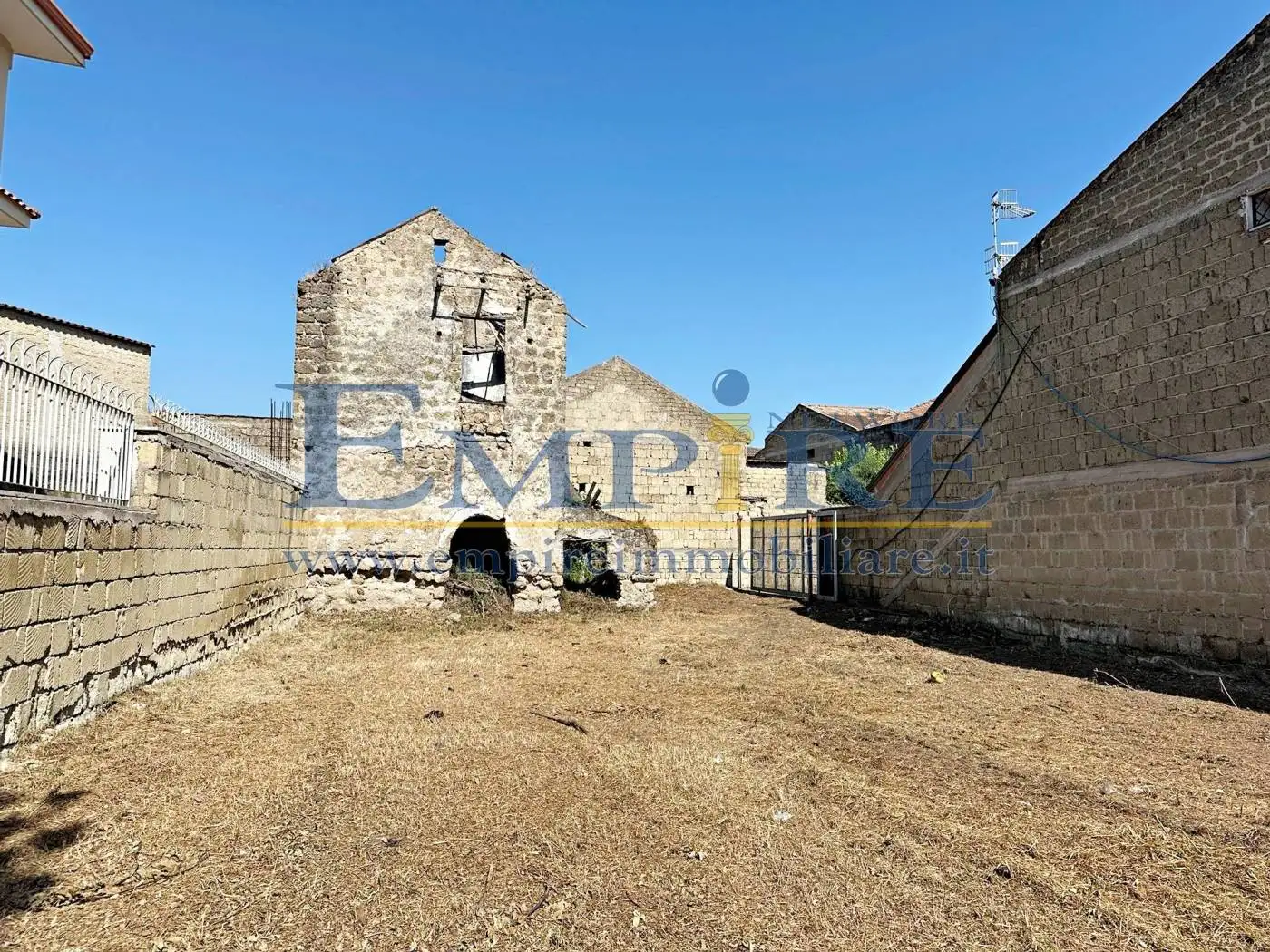 Palazzo - Edificio in vendita a Trentola-Ducenta