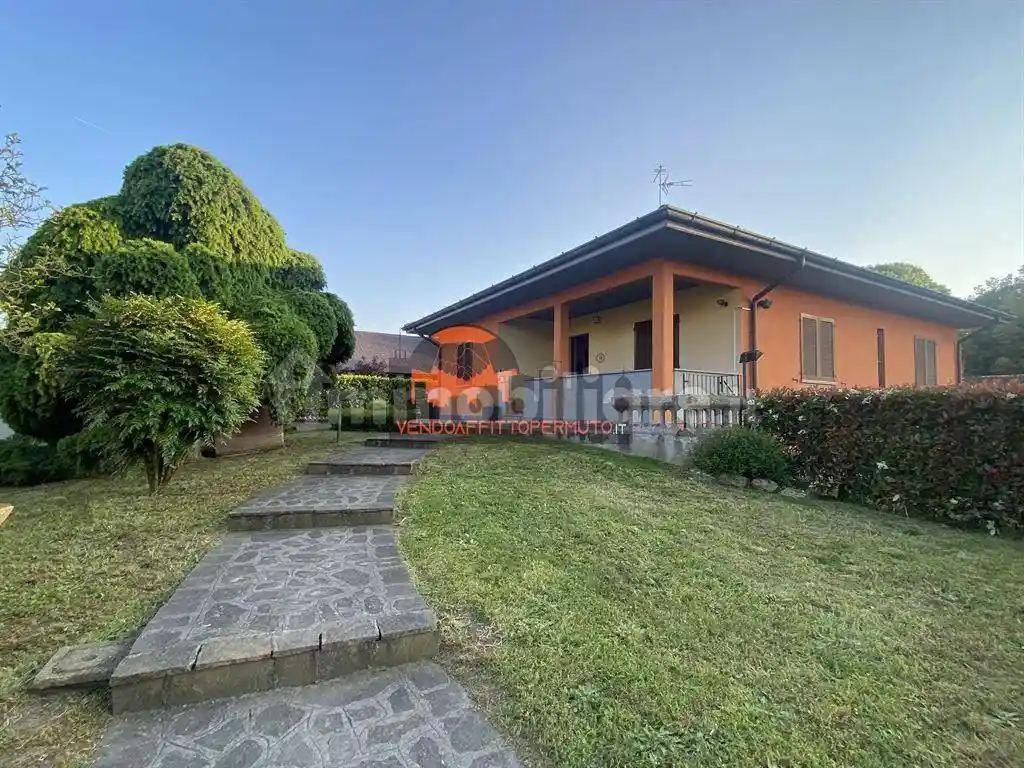 Villa in vendita a Calcio