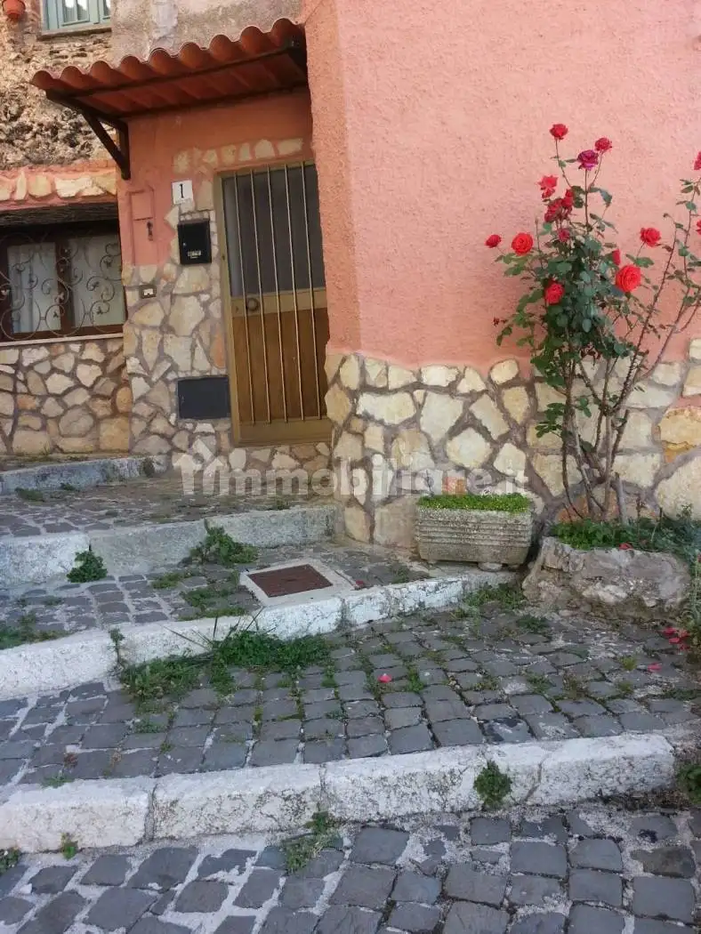 Appartamento in vendita a Pereto