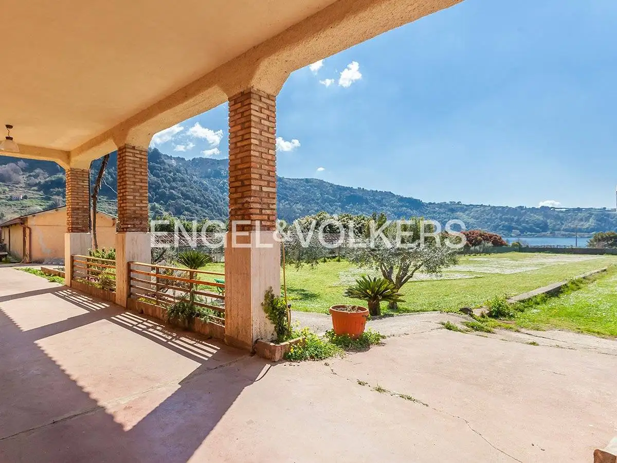 Villa in vendita a Nemi