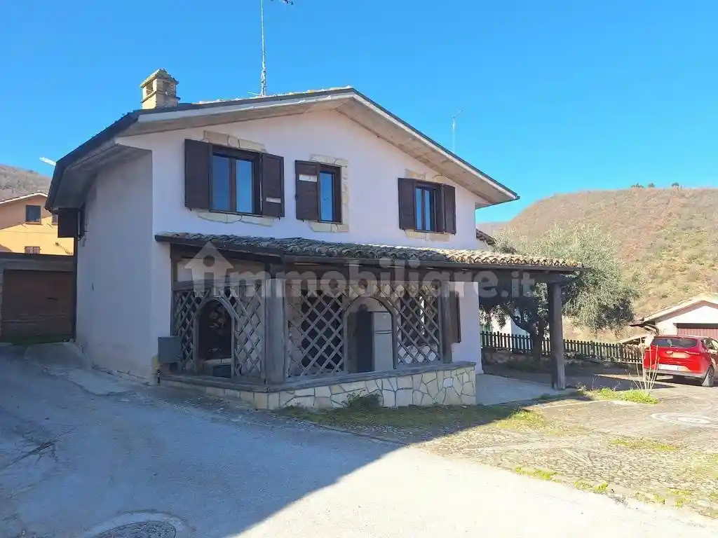 Casa indipendente in vendita a San Severino Marche