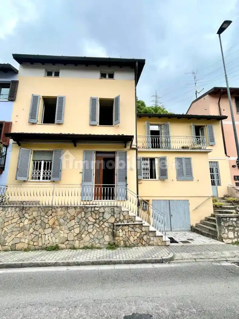 Casa indipendente in vendita a Brescia