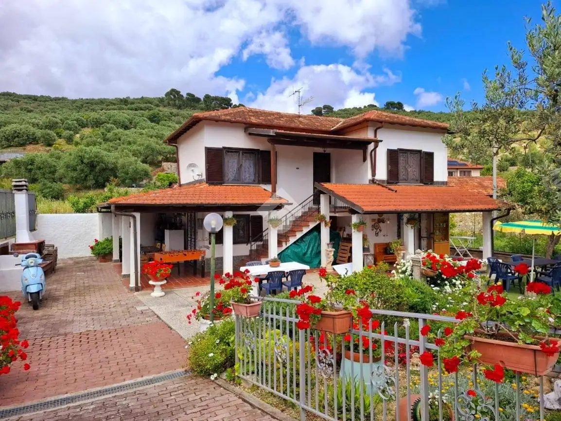 Villa in vendita a Diano San Pietro