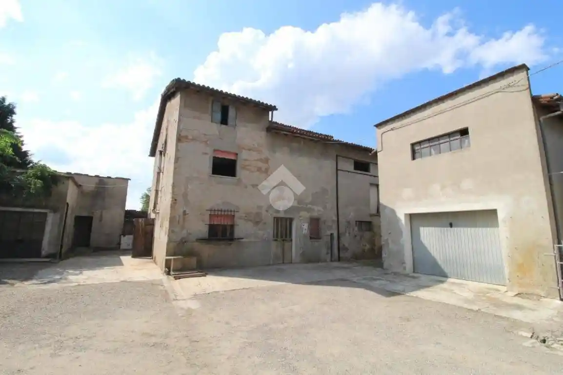 Rustico - Casale in vendita a Campegine