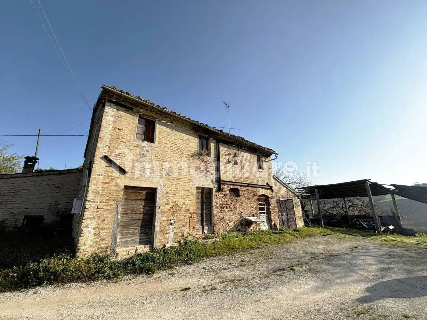 Rustico - Casale in vendita a Ostra Vetere