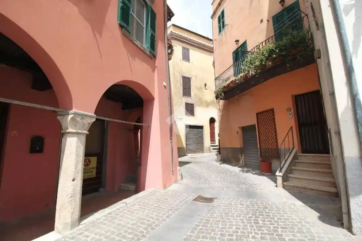 Appartamento in vendita a Canino