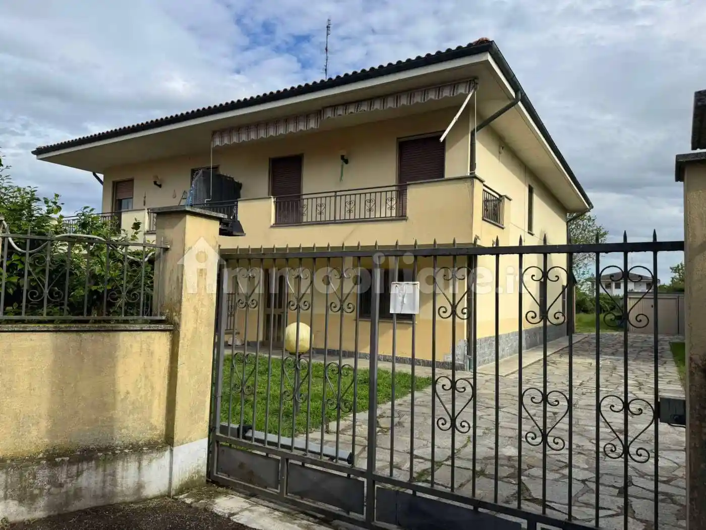 Villa in vendita a Suardi