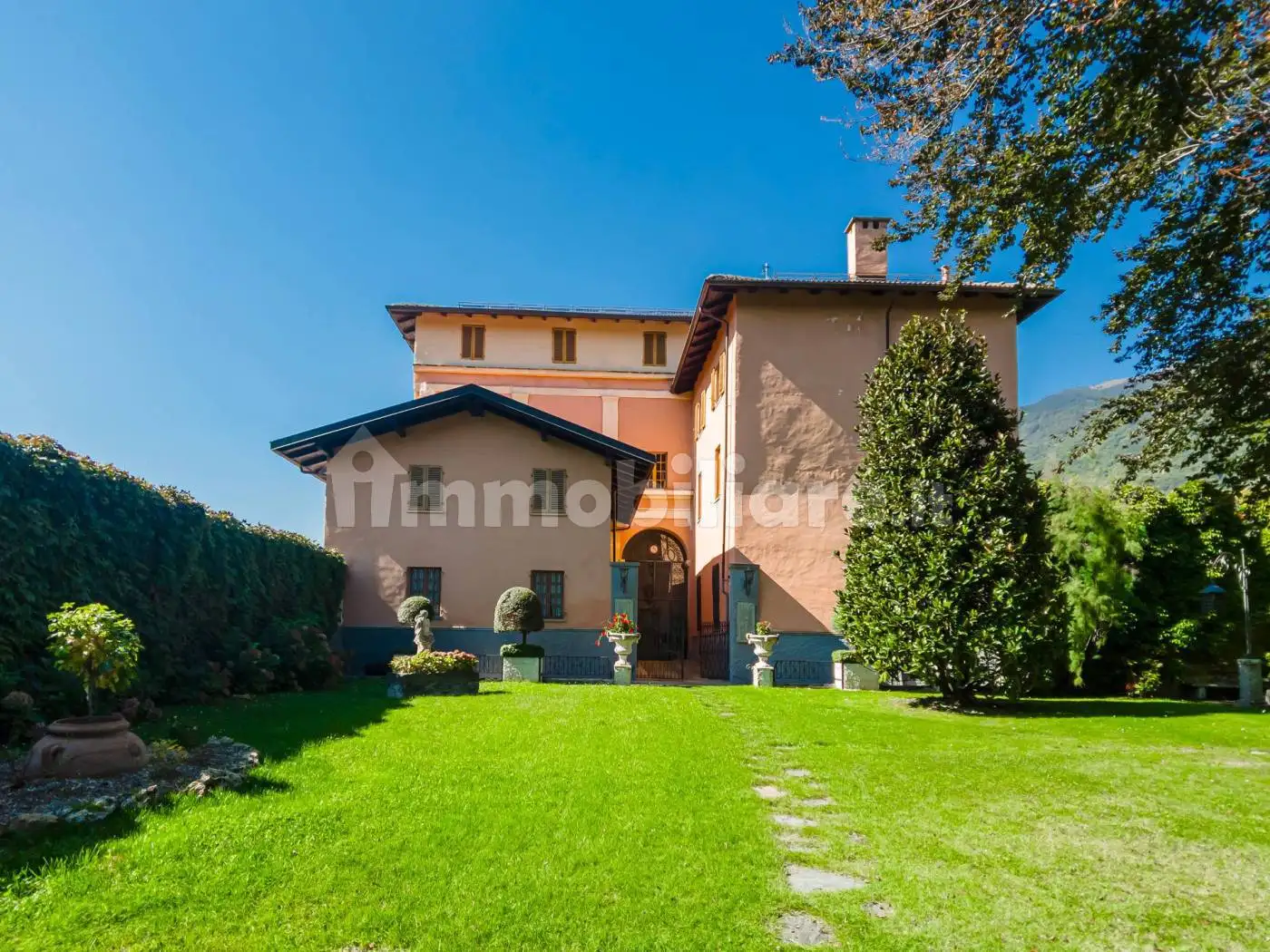 Palazzo - Edificio in vendita a Giaglione