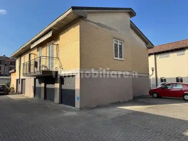 Appartamento in vendita a Lacchiarella