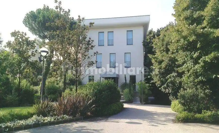 Palazzo - Edificio in affitto a Napoli