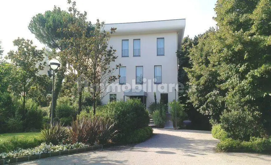 Palazzo - Edificio in affitto a Napoli