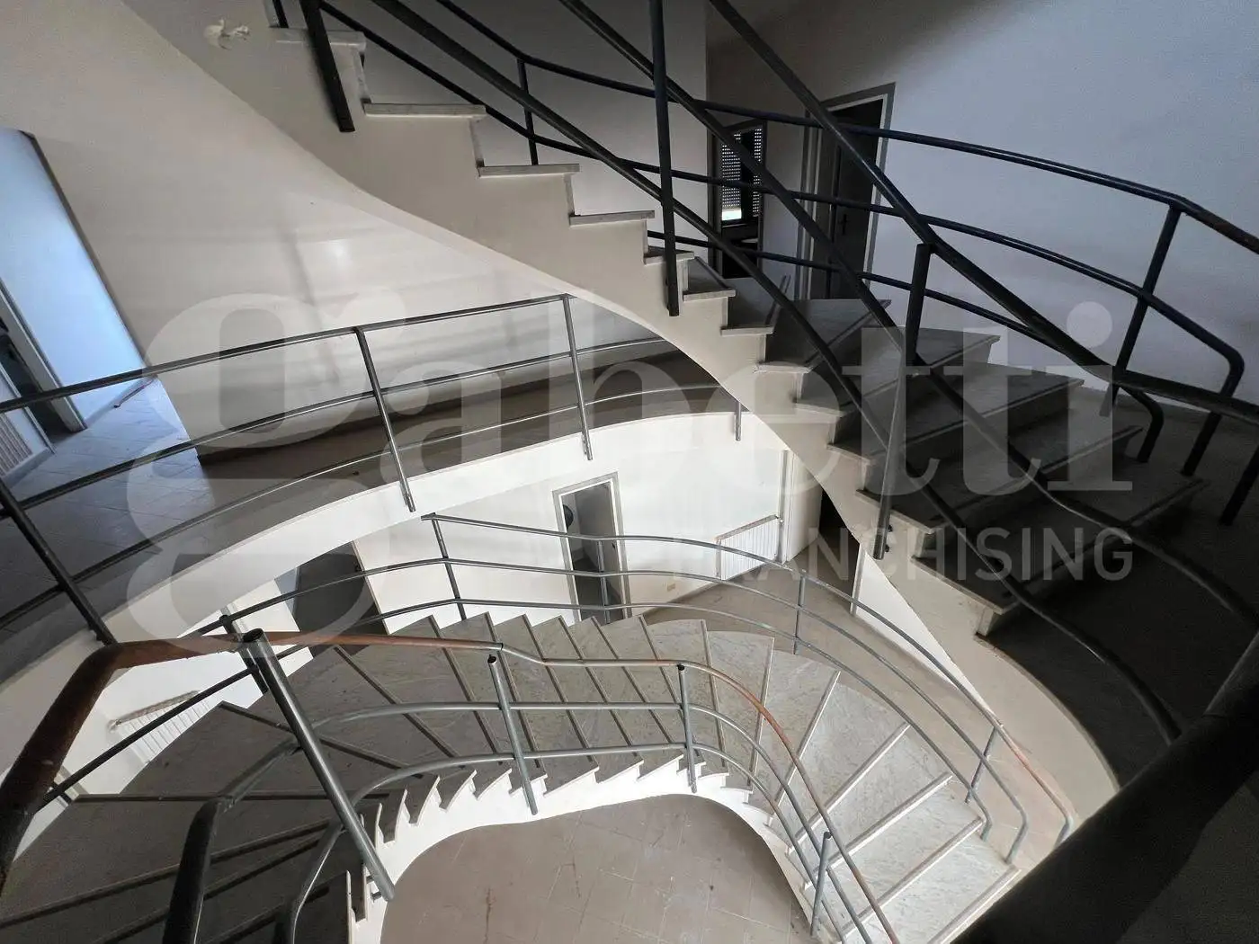 Palazzo - Edificio in Affitto - foto 4