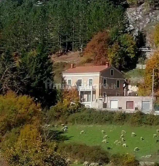 Villa in vendita a Villalago