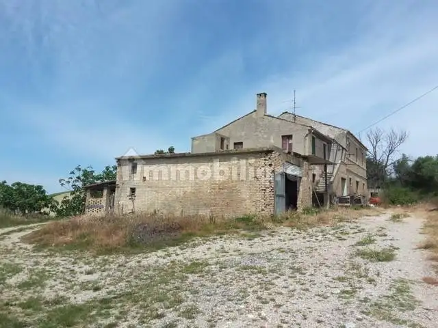 Rustico - Casale in vendita a Carassai