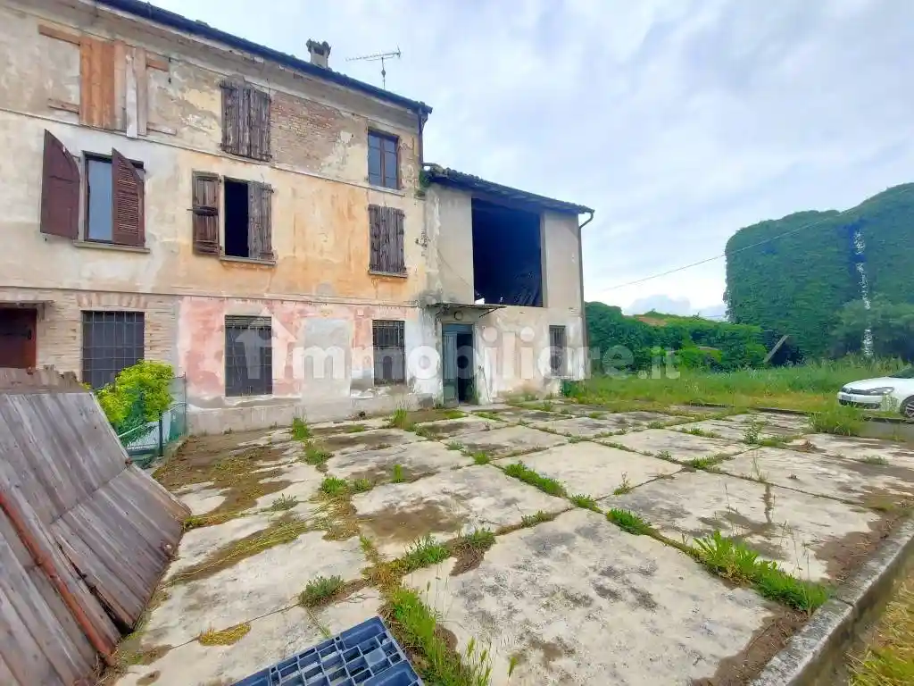 Rustico - Casale in vendita a Castel Goffredo