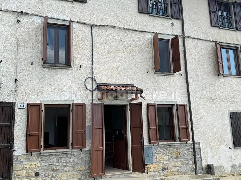 Villetta a schiera in vendita a Tizzano Val Parma