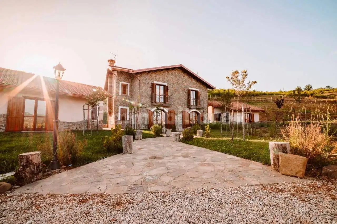 Palazzo - Edificio in vendita a Perito