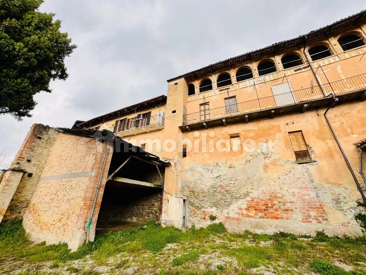Casa indipendente in vendita a Serralunga d'Alba
