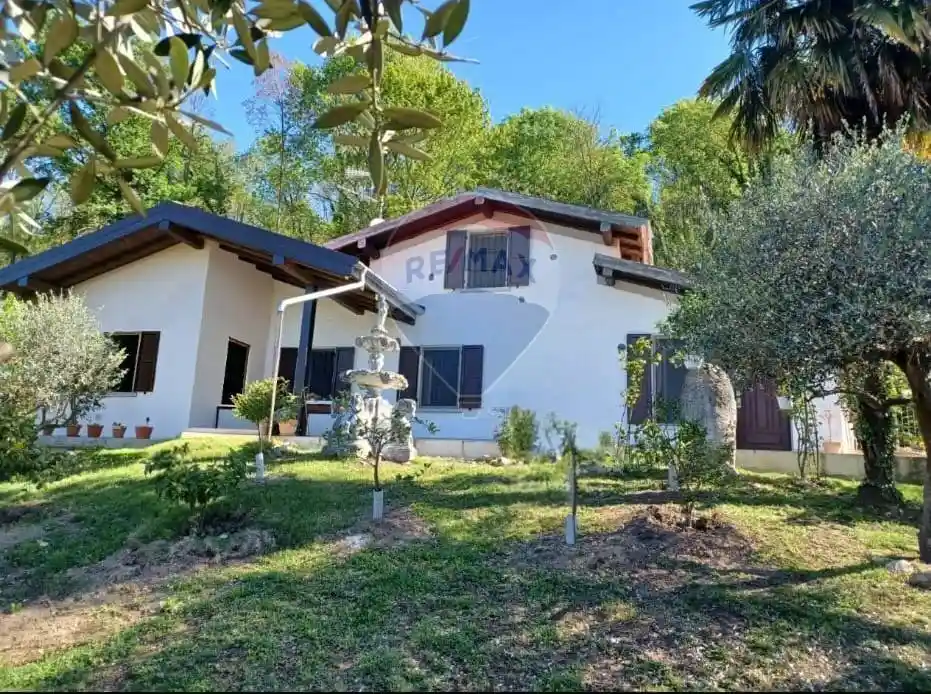 Villa in vendita a Gavirate
