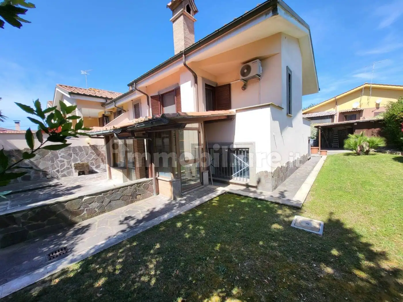 Villa bifamiliare in vendita a Roma