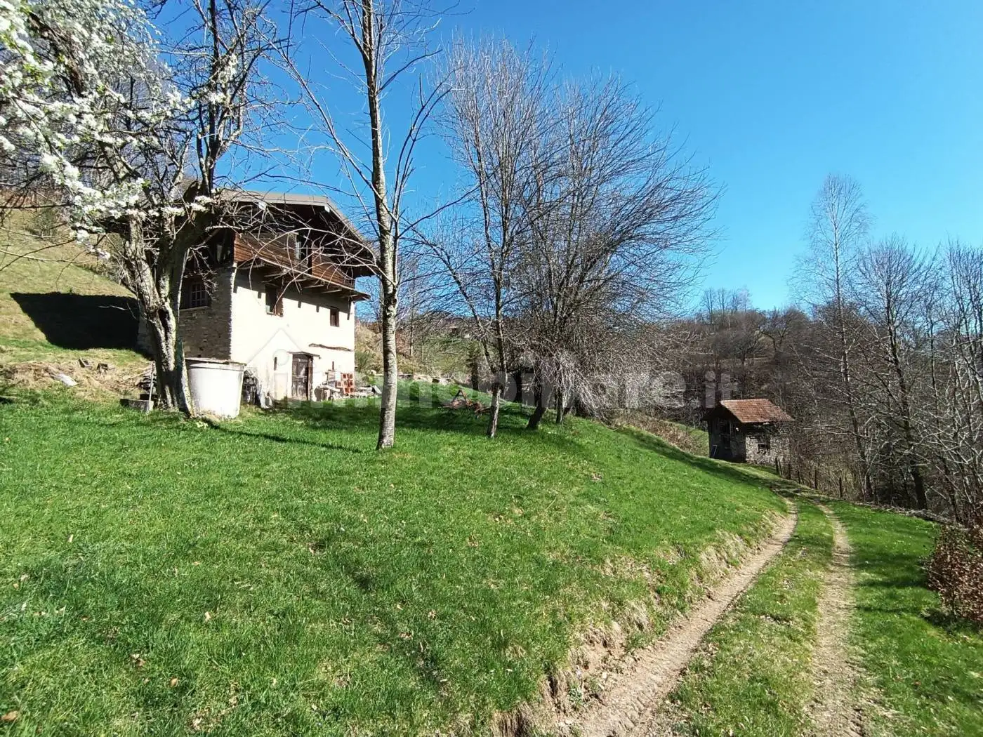 Casa indipendente in vendita a Arola