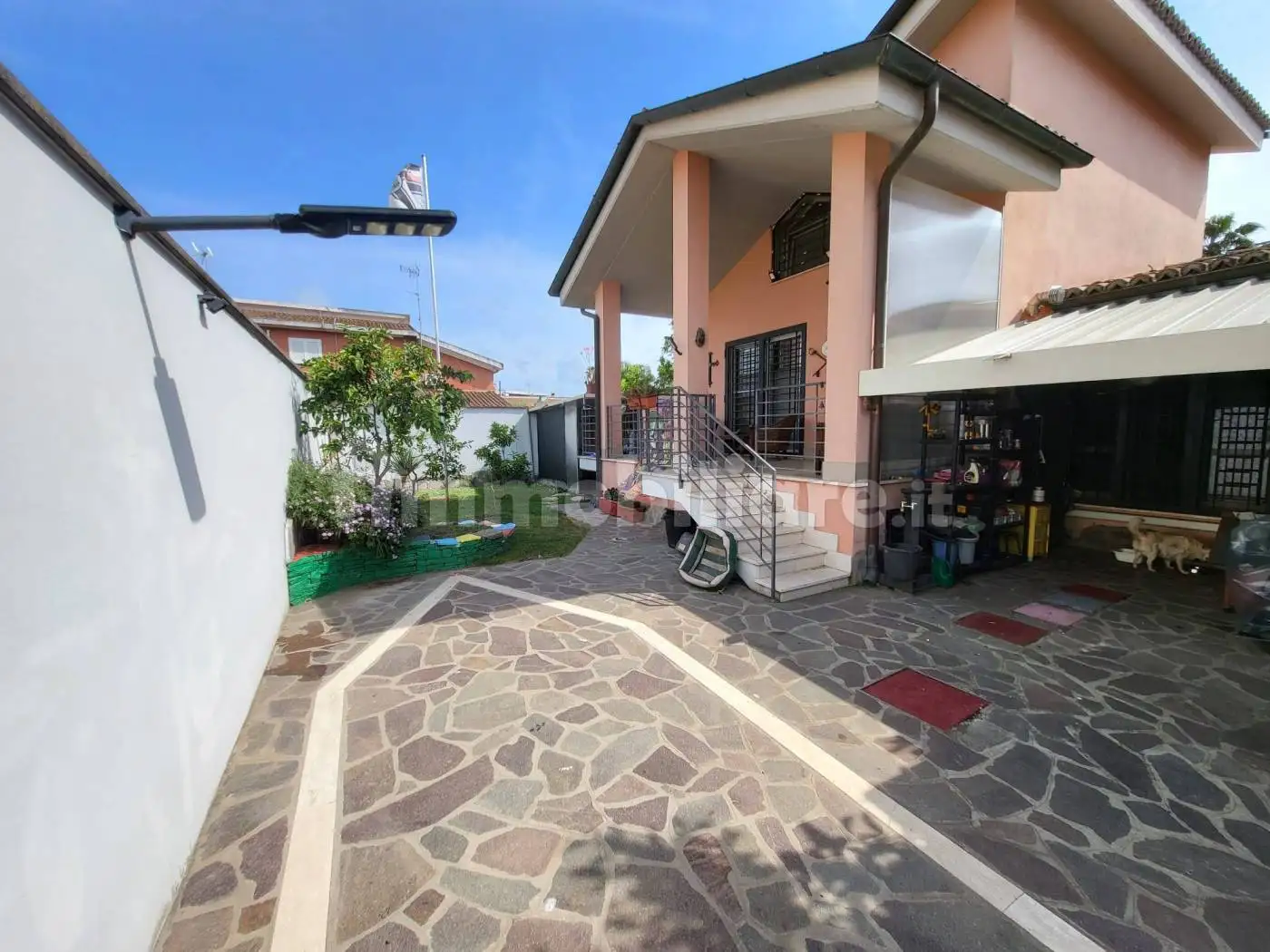 Villa plurifamiliare in vendita a Roma