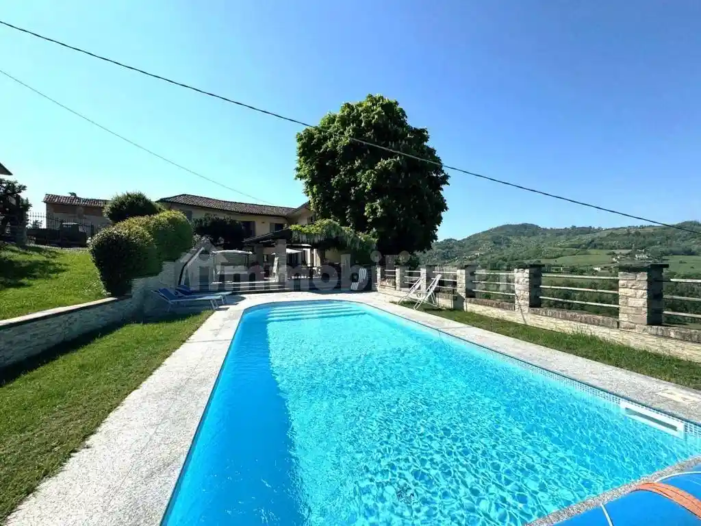 Villa in vendita a Godiasco Salice Terme