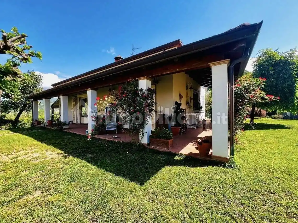 Villa in vendita a Sarzana