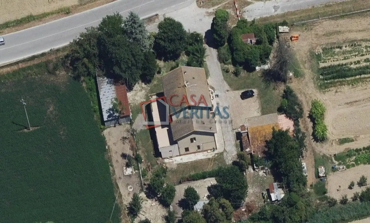 Palazzo - Edificio in vendita a Camerata Picena