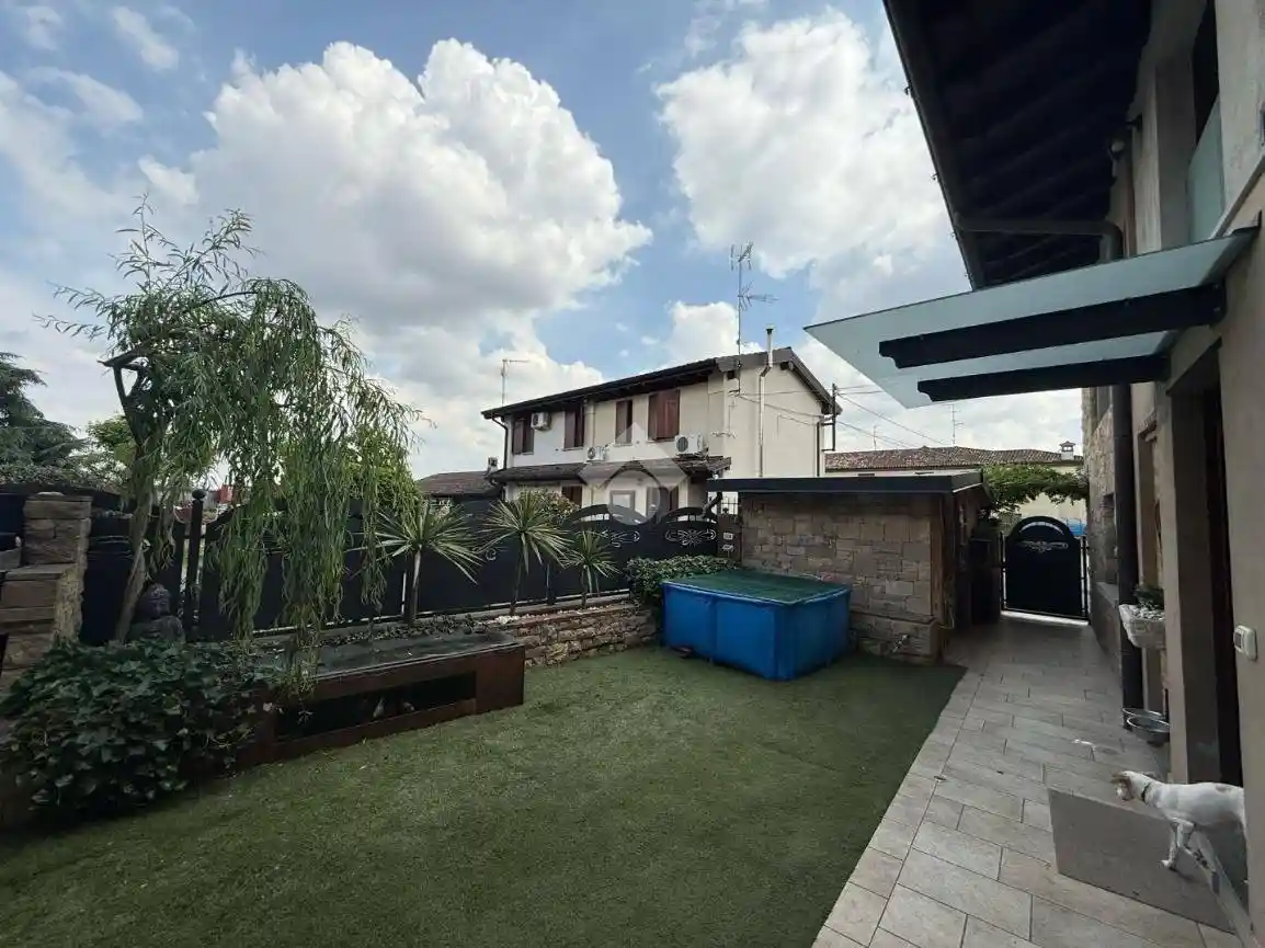 Casa indipendente in vendita a Rovato