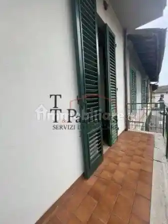 Casa indipendente in vendita a Campi Bisenzio