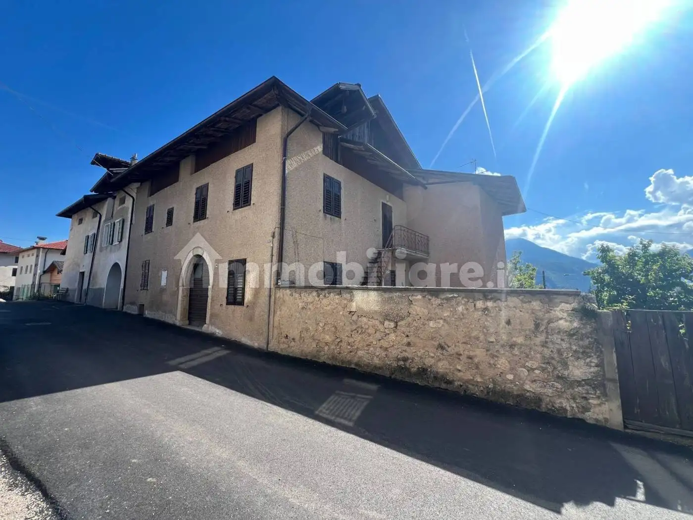 Casa indipendente in vendita a Novella