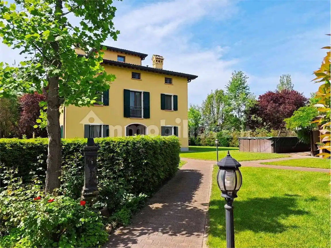 Villa in vendita a Correggio