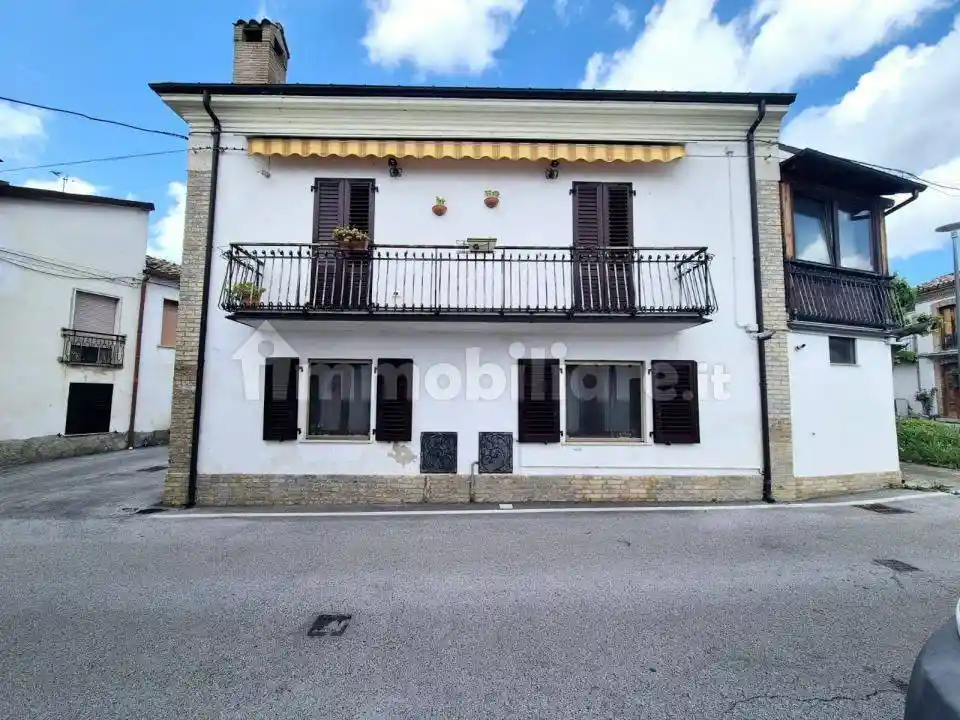 Terratetto plurifamiliare 130 m², Centro, Casacanditella - foto 2