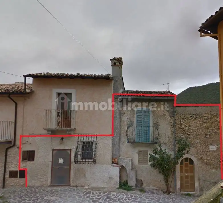 Casa indipendente in vendita a Prata d'Ansidonia